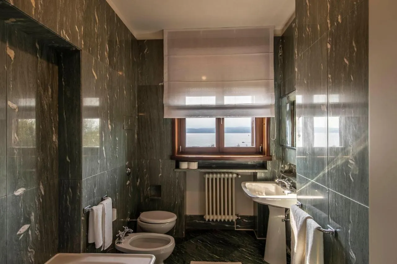 Villa Giustiniani Sirmione 0*,  Italia